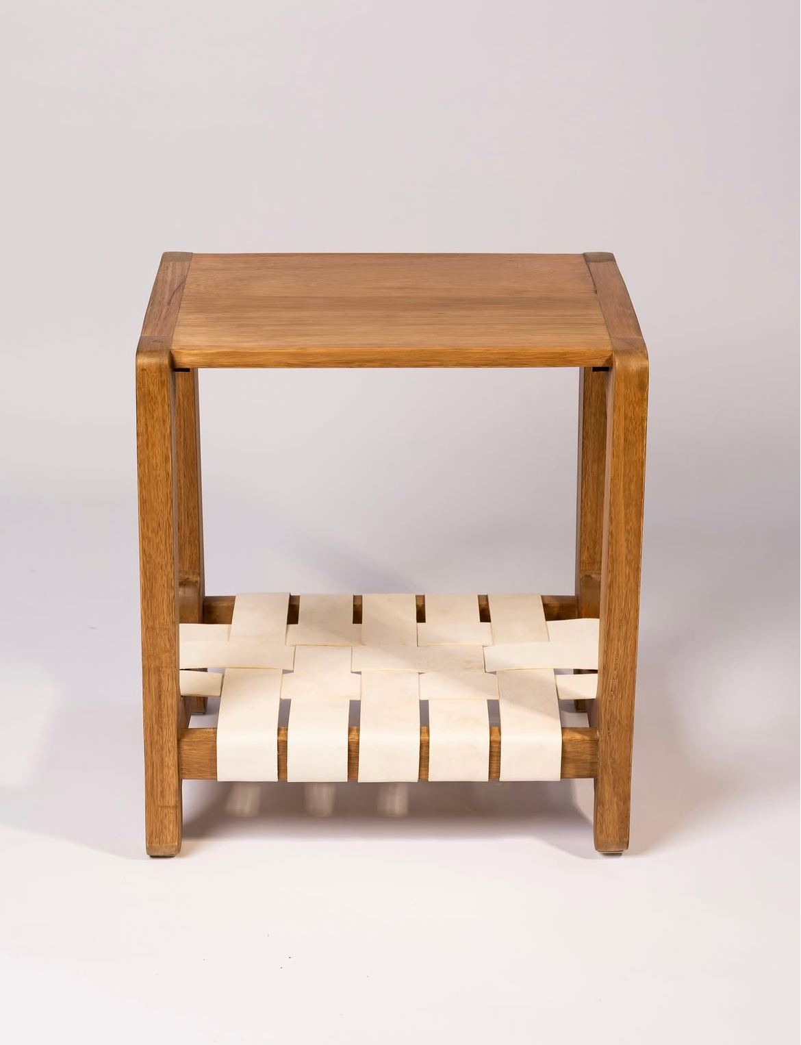Mesa auxiliar_01/ Trama