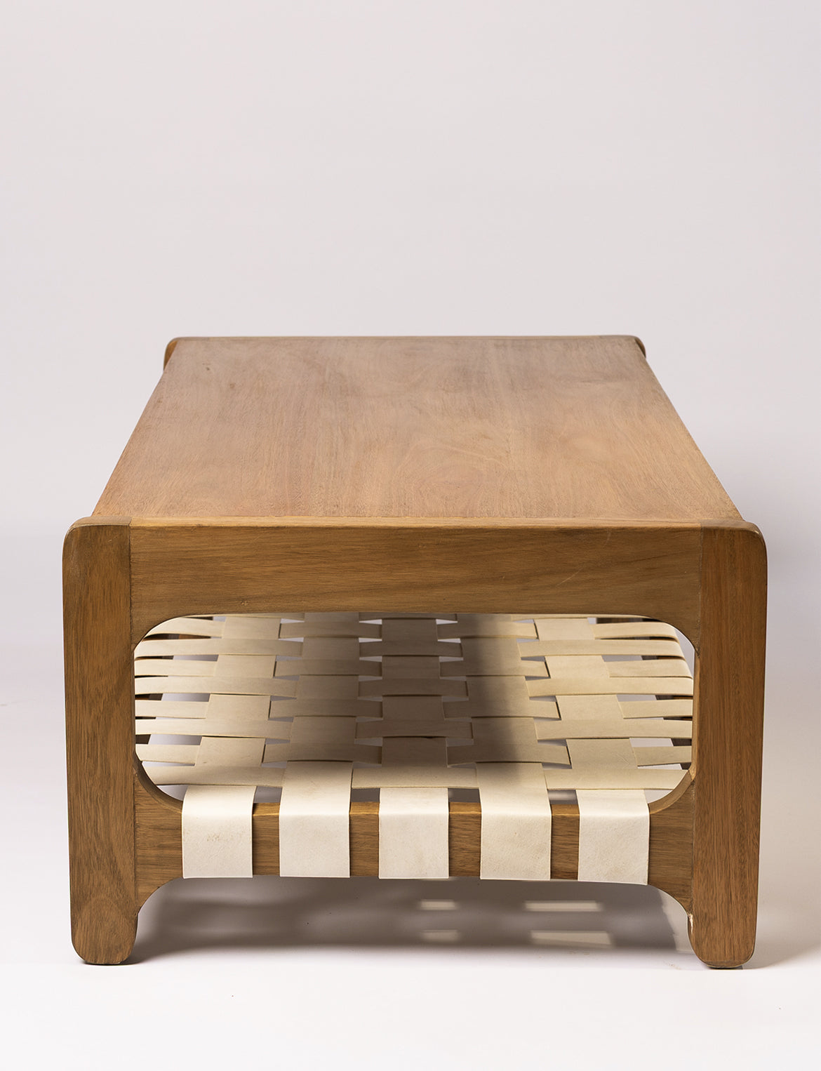 Mesa living_01/Trama