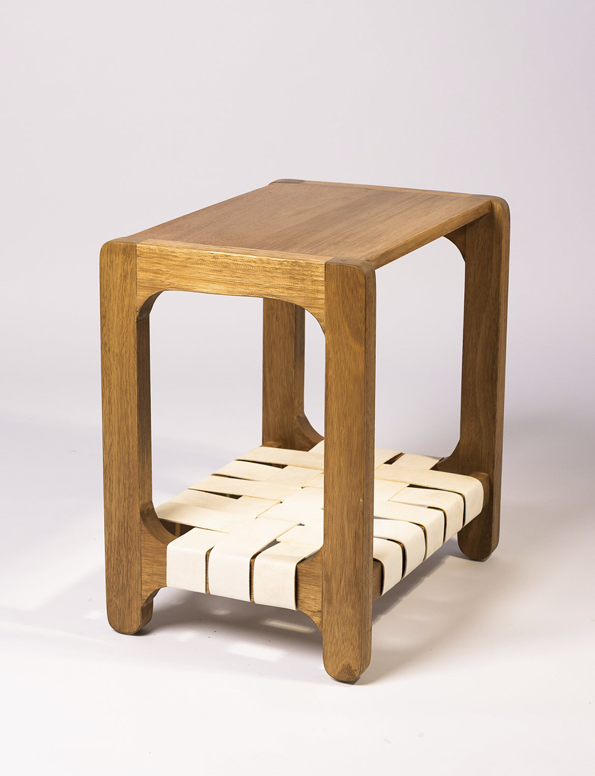 Mesa auxiliar_01/ Trama