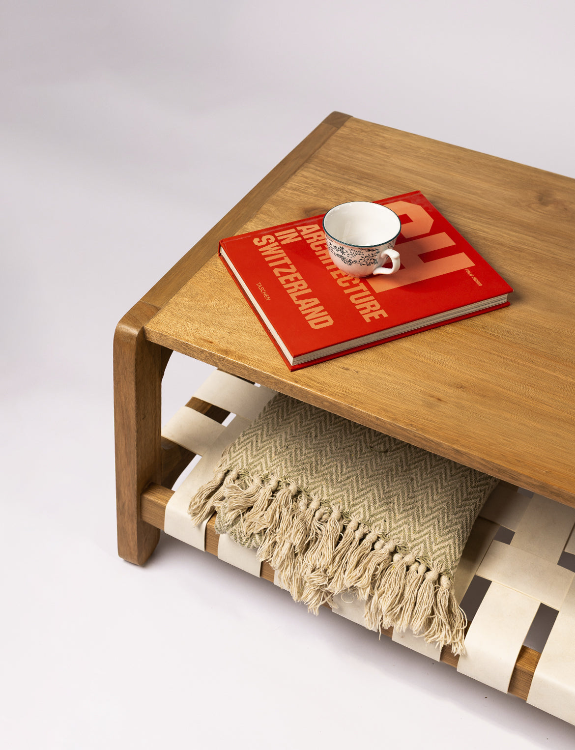 Mesa living_01/Trama